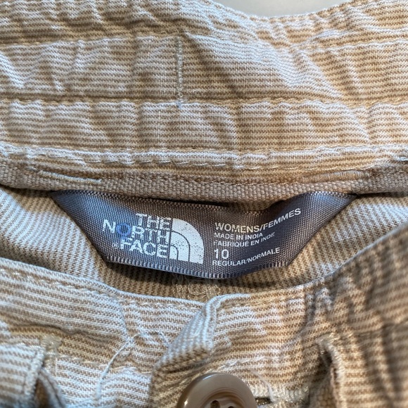 The North Face Striped Shorts 10 - Picture 2 of 4